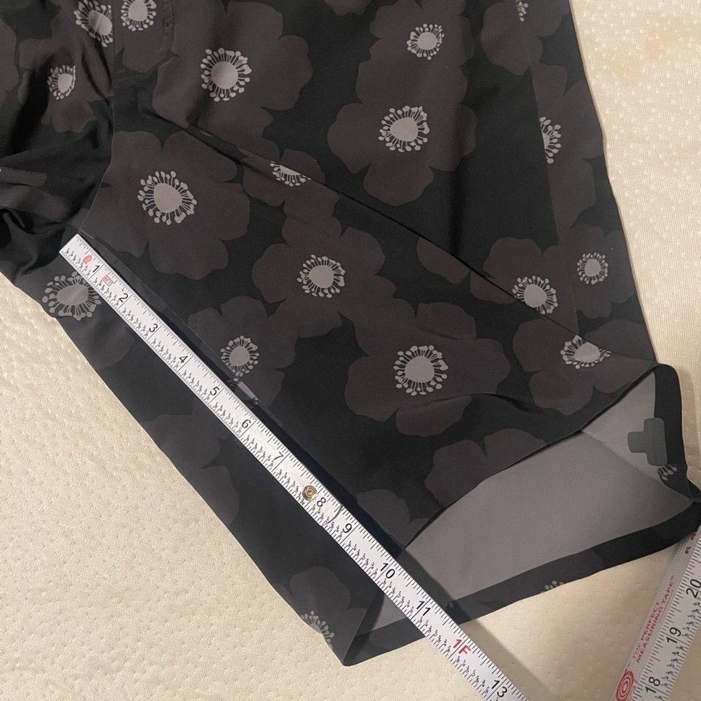 Lululemon mens gray black floral swim trunks - Picture 9 of 10